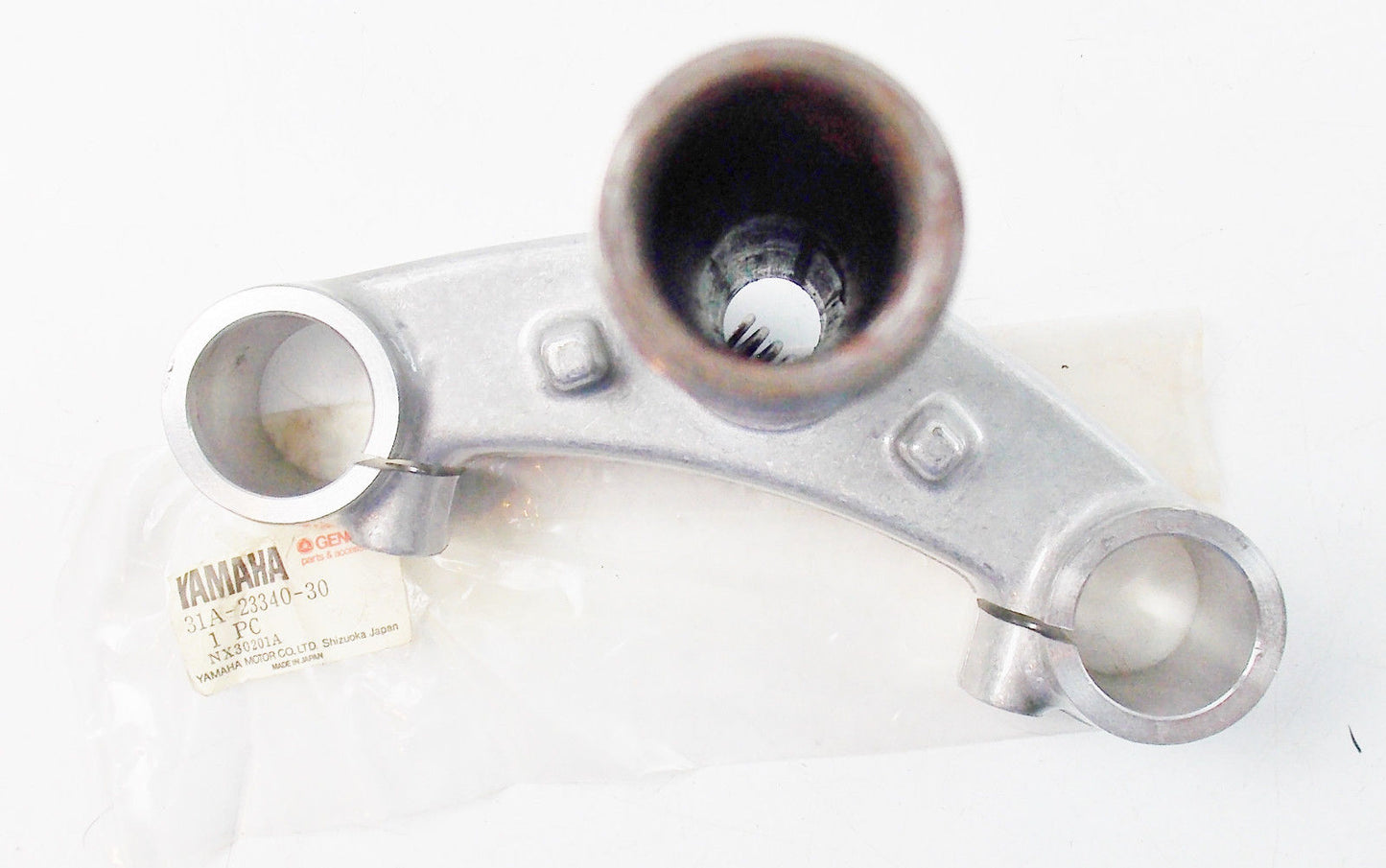 OEM YAMAHA 1983 XJ900 SECA FRONT FORK UNDER BRACKET LOWER TRIPLE 31A-23340-30 - MotoRaider