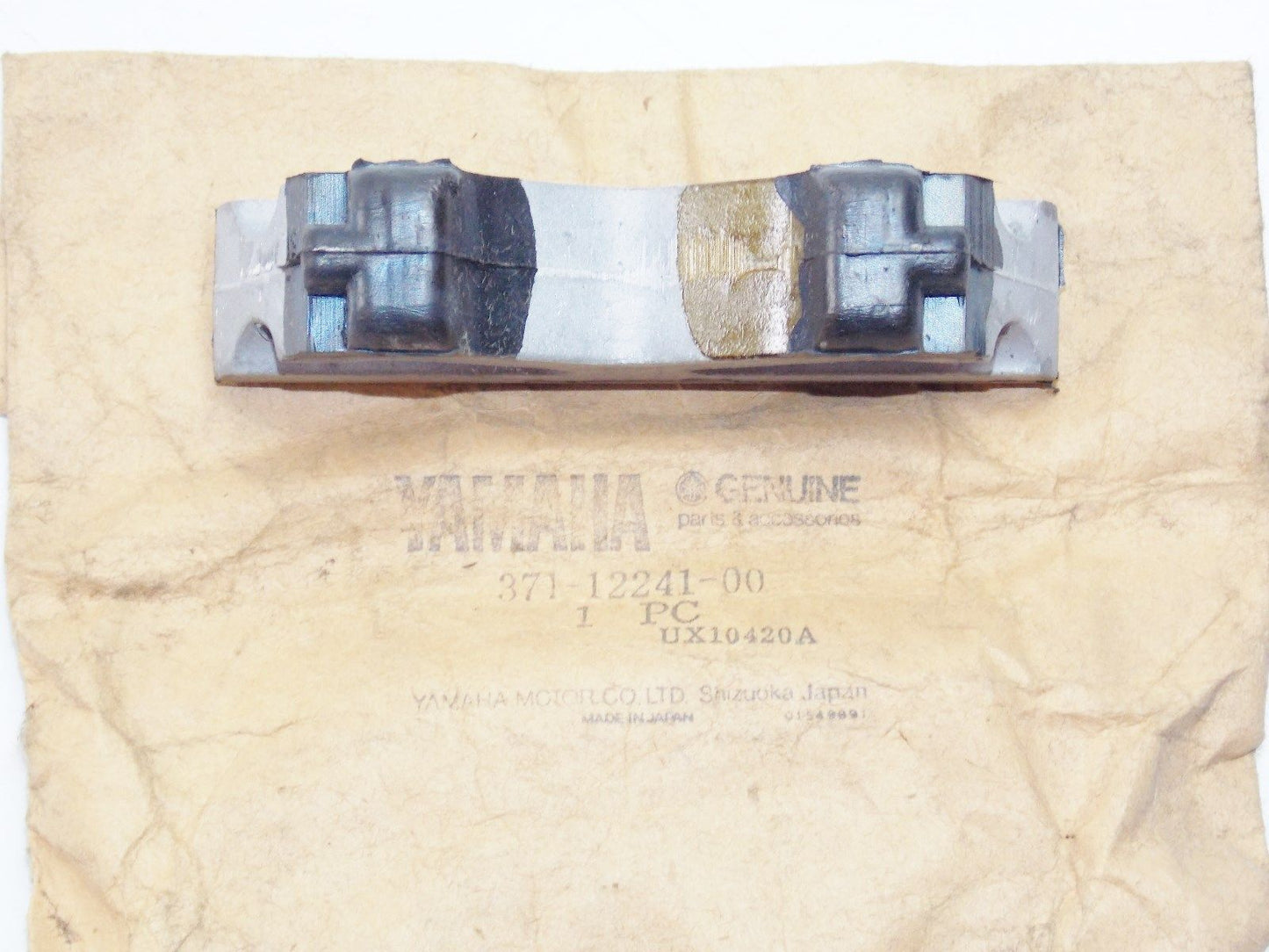 NOS YAMAHA 1973-1975 1977/78 CAMSHAFT STOPPER GUIDE XS500 TX500 371-12241-00 - MotoRaider