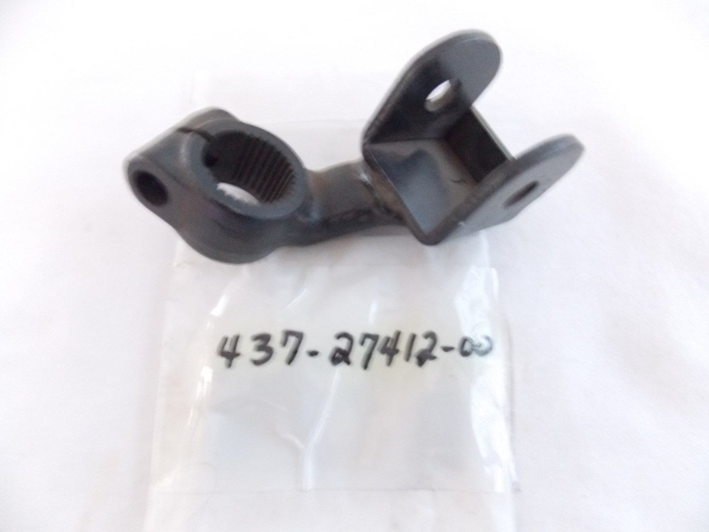 NOS YAMAHA 1974 1975 FOOTREST BRACKET 1 DT100 DT175 437-27412-00 - MotoRaider