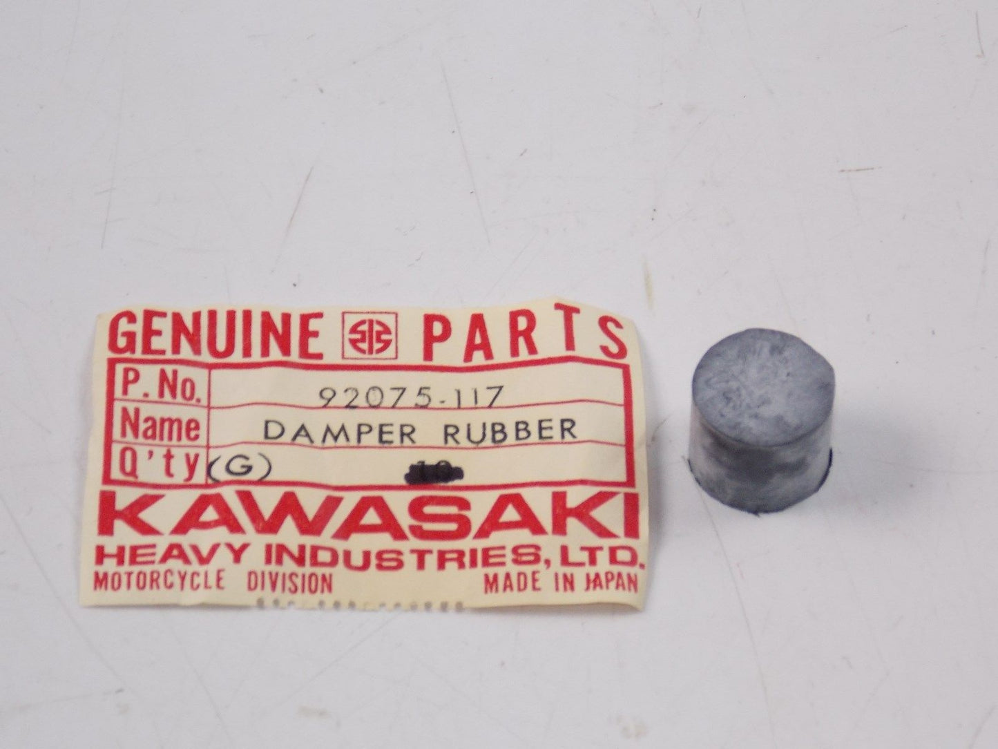 NOS KAWASAKI 1975 1976 CYLINDER HEAD RUBBER DAMPER (2) F9 KM100 KD100 92075-117 - MotoRaider