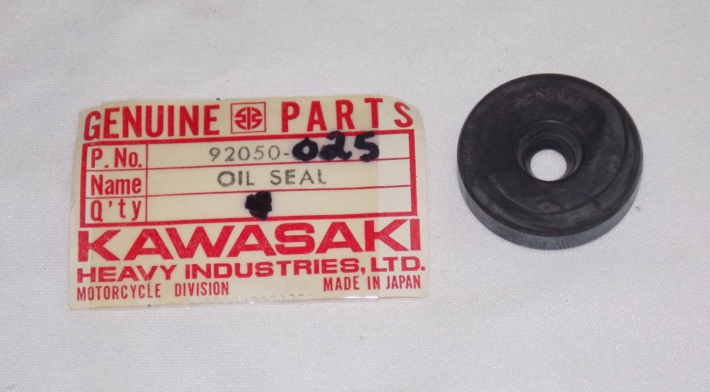 NOS KAWASAKI 1969-1976 0IL SEAL 7MM H1 H2 KH500 92050-025 - MotoRaider