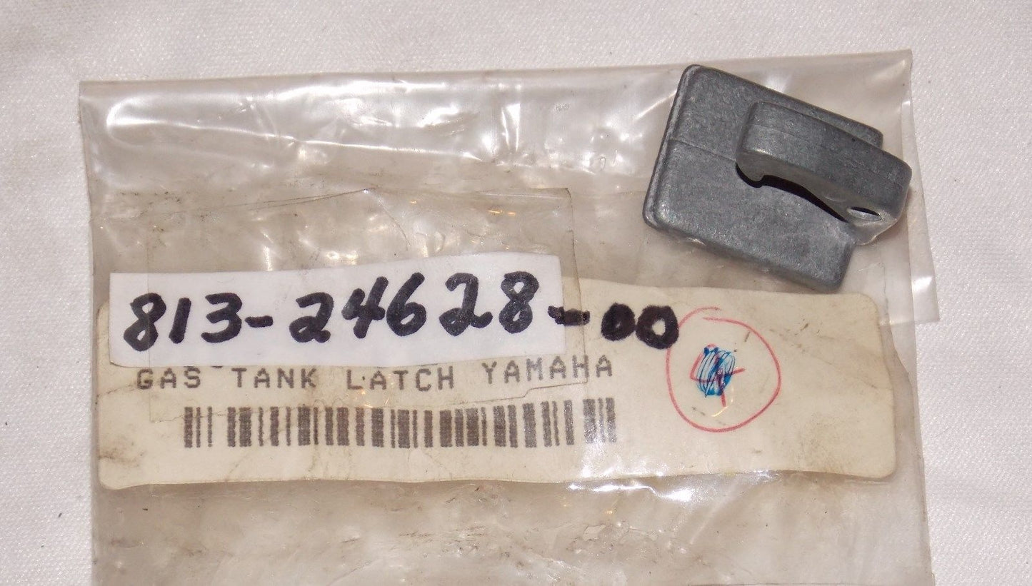 NOS YAMAHA  1972 FUEL GAS TANK HOOK GP433  813-24628-00 - MotoRaider