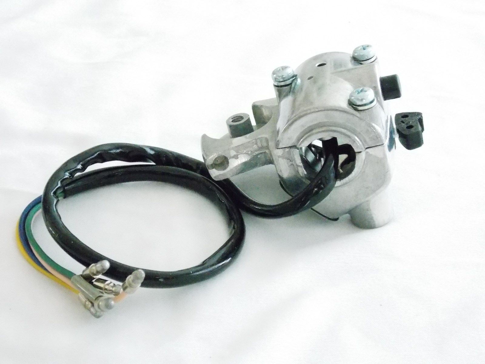 NOS YAMAHA 1966  LH HANDLEBAR SWITCH LEVER HOLDER ASSY U5 116-82710-00 - MotoRaider