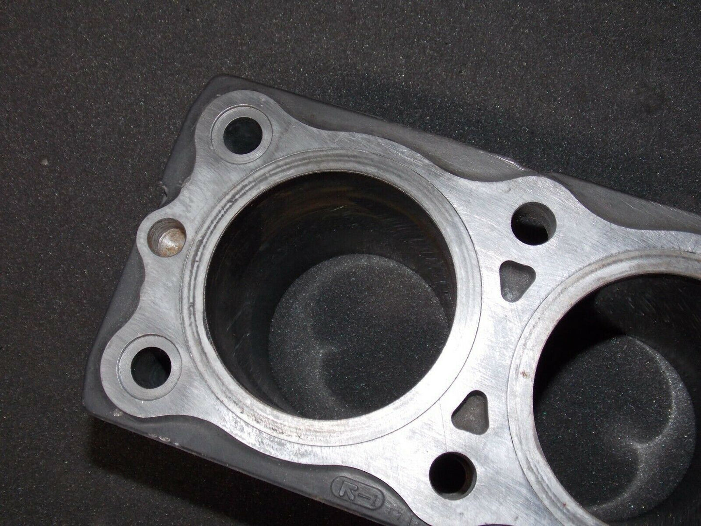 1986 SUZUKI GSX-R 750 ENGINE MOTOR CYLINDER TOP END R705-135306 - MotoRaider