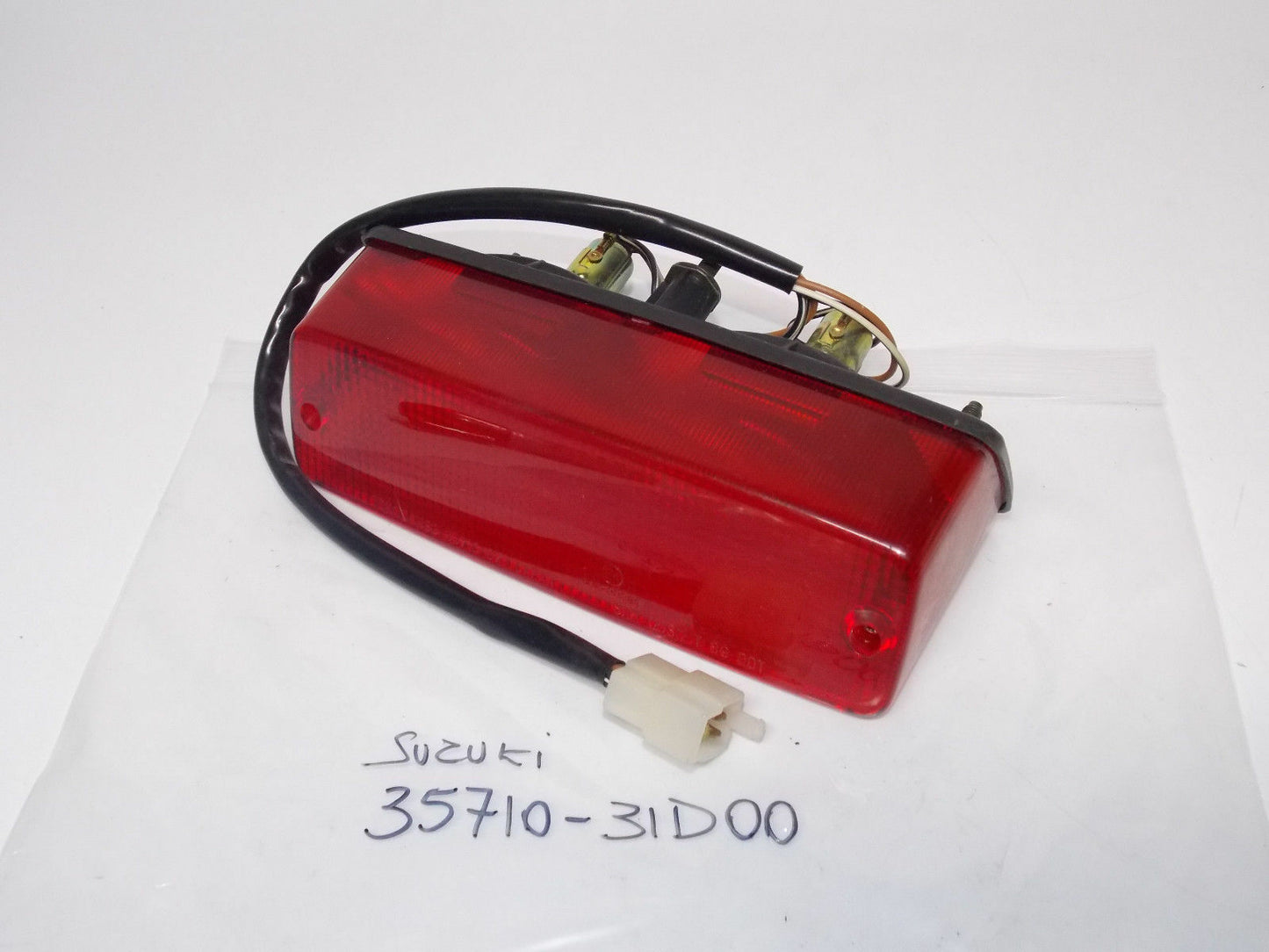 NOS SUZUKI 1991 1992 1993 1994 1995 1996 DR800 TAILIGHT REAR LAMP 35710-31D00 - MotoRaider