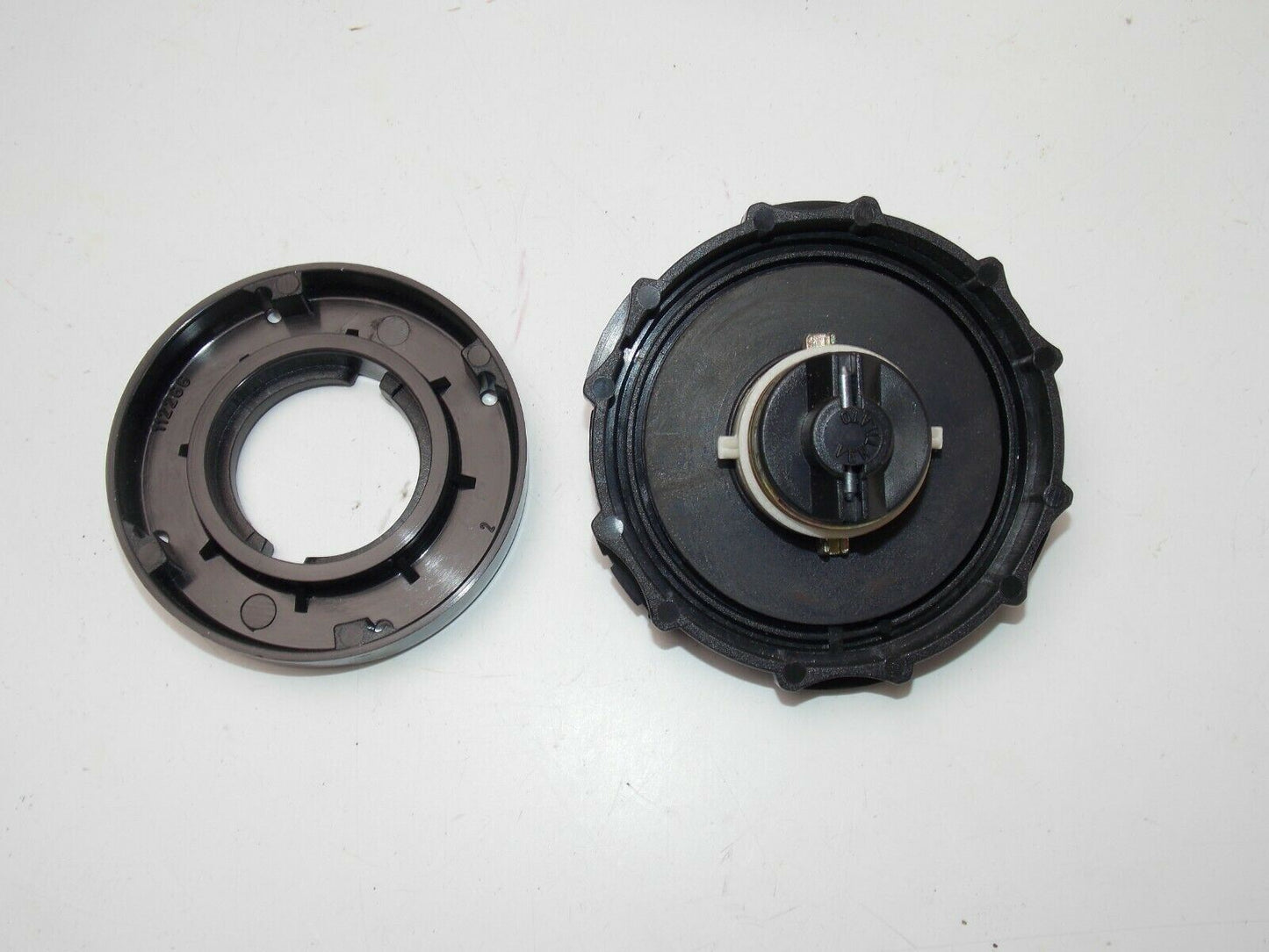 GAS TANK FUEL LOCKING CAP WITH KEY VENTED MORINI CAGIVA LINEATRE 062500 - MotoRaider