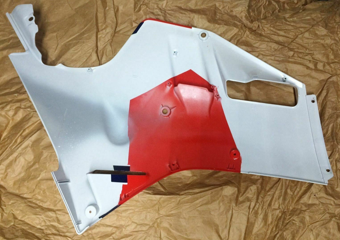 N0S OEM YAMAHA 1987 1988 LEFT LOWER FRONT BODY 1 FZR750/1000 2GH-W283E-00-0X - MotoRaider