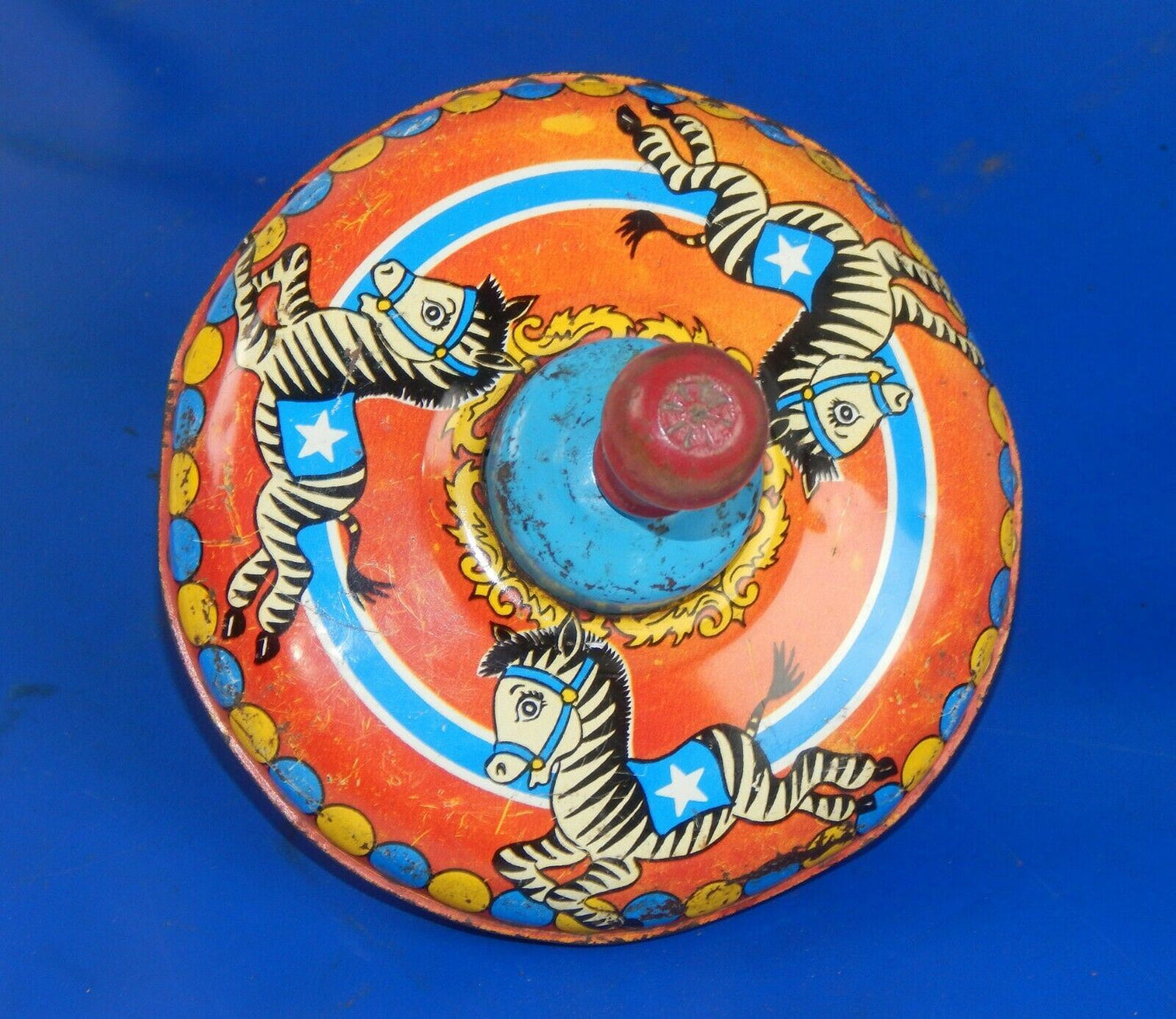 1960's SPIN TOP TIN TOY DIAM=5.5" VINTAGE WOODEN HANDLE - MotoRaider