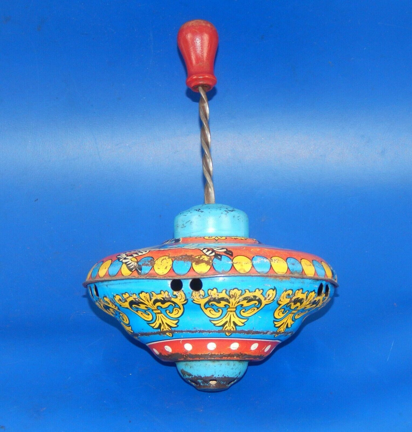 1960's SPIN TOP TIN TOY DIAM=5.5" VINTAGE WOODEN HANDLE - MotoRaider
