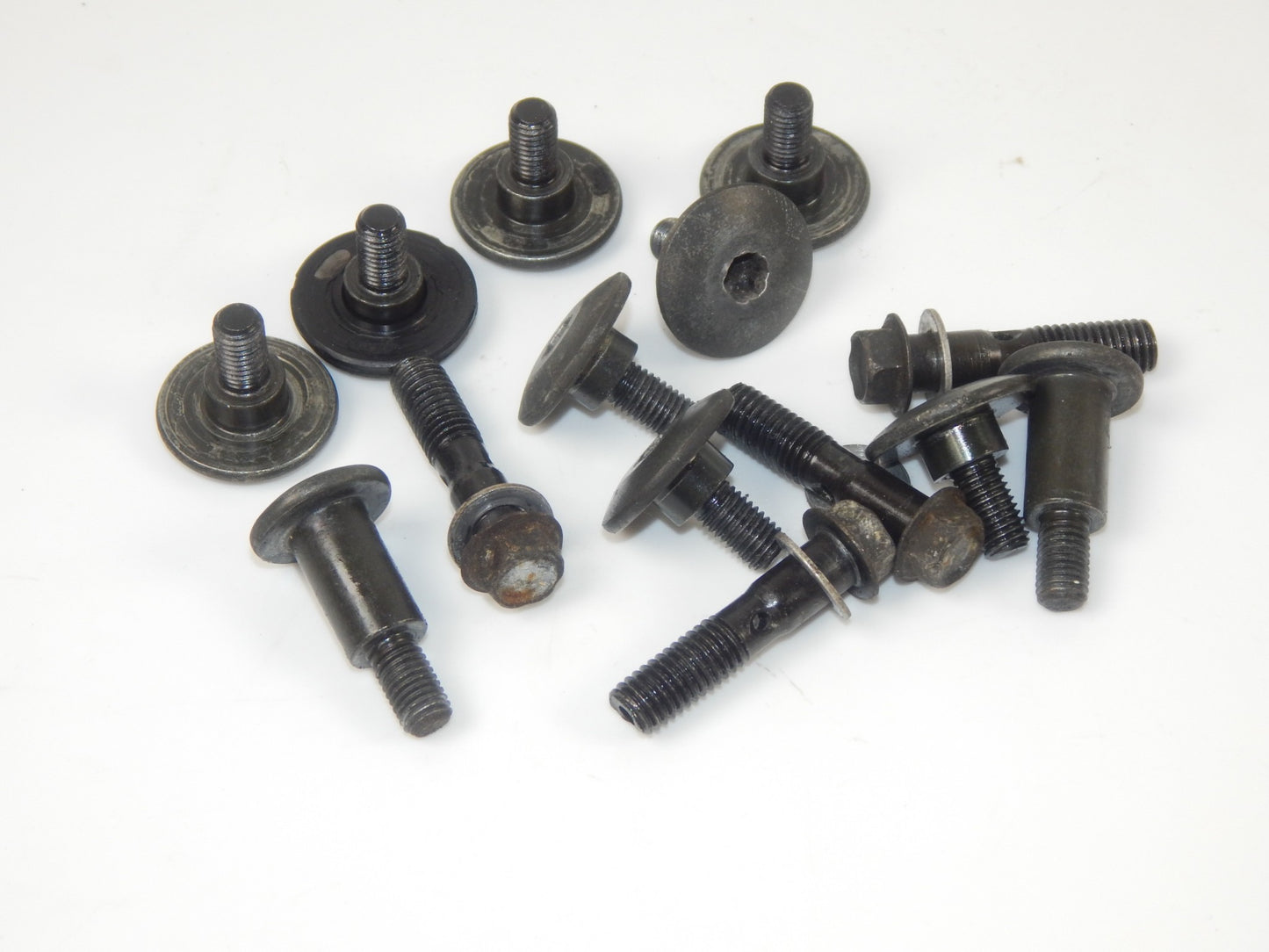 1986 SUZUKI GSXR 750 MOTOR ENGINE CYLINDER HEAD VALVE COVER BOLTS VINTAGE - MotoRaider