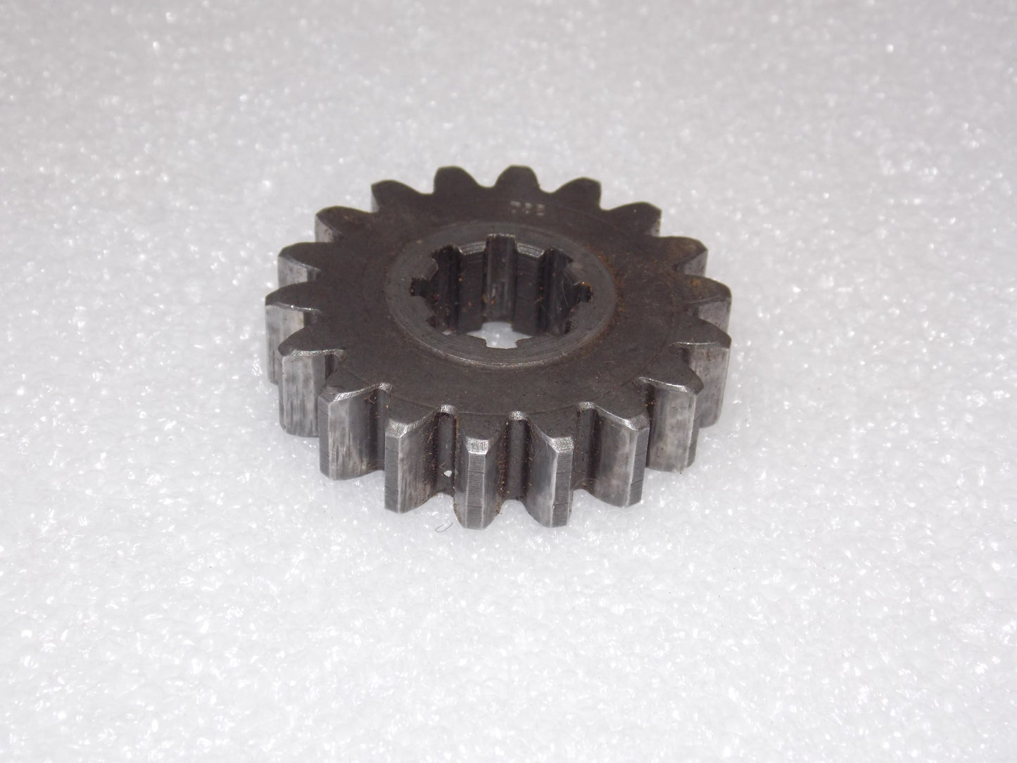 OEM 1986 HUSQVARNA CR 240 TRANSMISSION GEAR WHEEL 18T 352 161235201 - MotoRaider