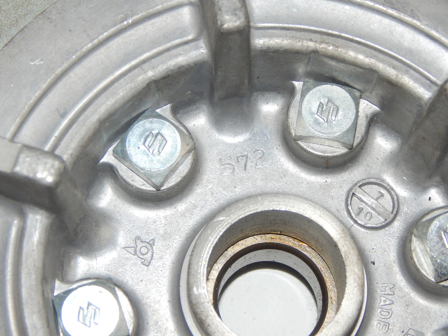 OEM SUZUKI 1980 GS450L REAR WHEEL DRIVE HUB 572 SPROCKET 45T VINTAGE MOTORCYCLE - MotoRaider