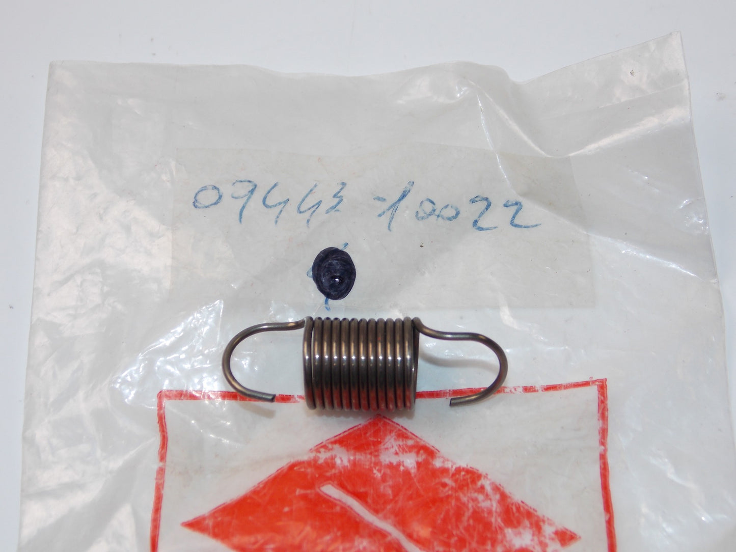 NOS OEM 1981-2004 SUZUKI ALT125/185 DR500/650 SP500/600 SPRING 09443-10022 - MotoRaider
