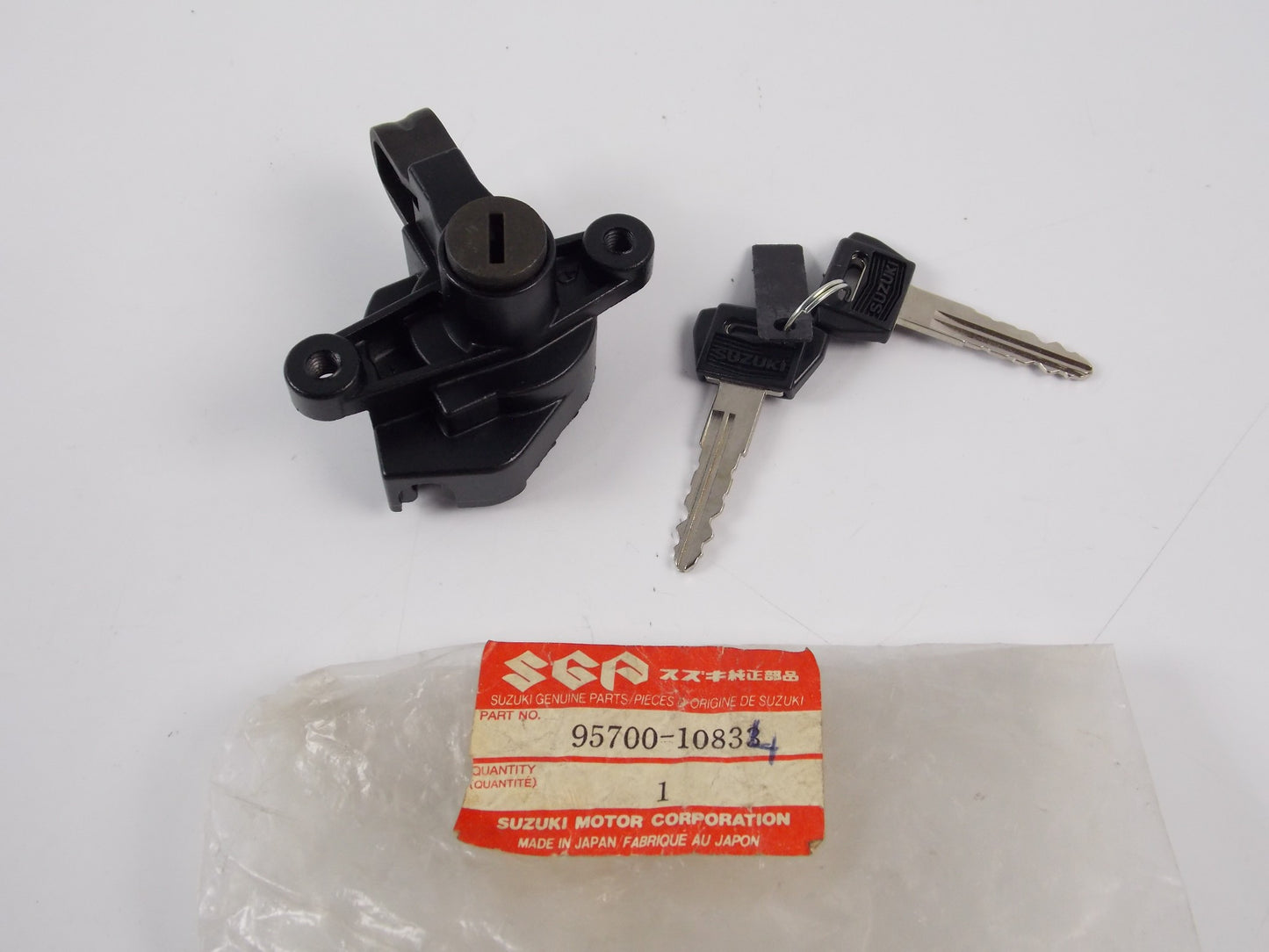 NOS OEM SUZUKI 00-04 GSF600 01-05 GSF1200 97-01 XF650 SEAT LOCK SET 95700-10834 - MotoRaider