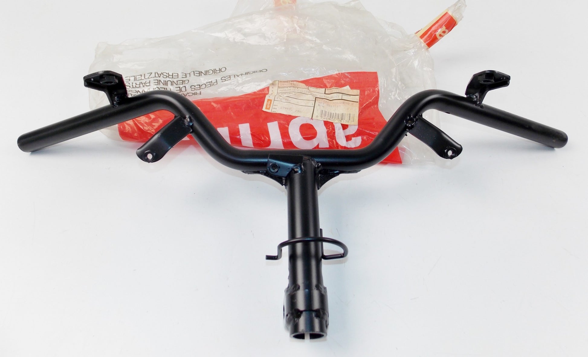 NOS OEM 1996-1998 SCOOTER APRILIA 50 AMICO BLACK HANDLEBAR STEERING AP8218160 - MotoRaider