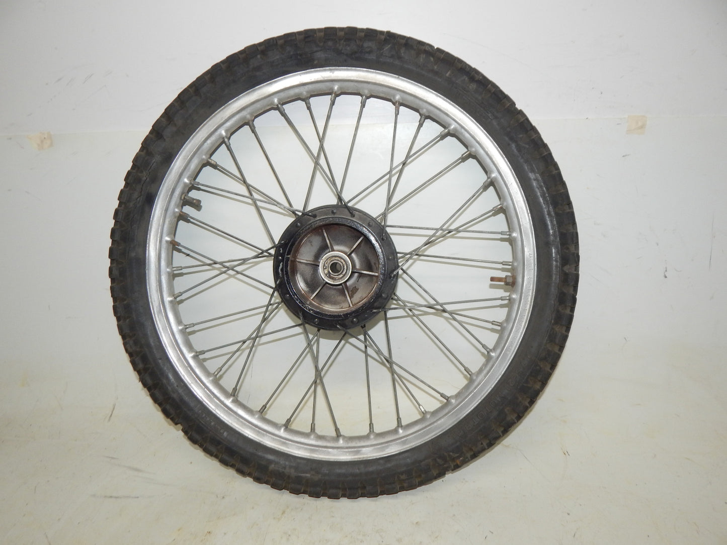 1981 BETA TRIAL 125 FRONT WHEEL 21" HUB AKRONT RIM SPOKES VINTAGE ITALY - MotoRaider