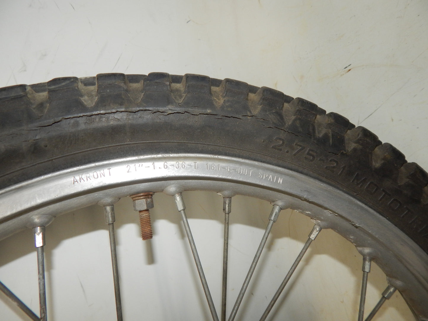 1981 BETA TRIAL 125 FRONT WHEEL 21" HUB AKRONT RIM SPOKES VINTAGE ITALY - MotoRaider