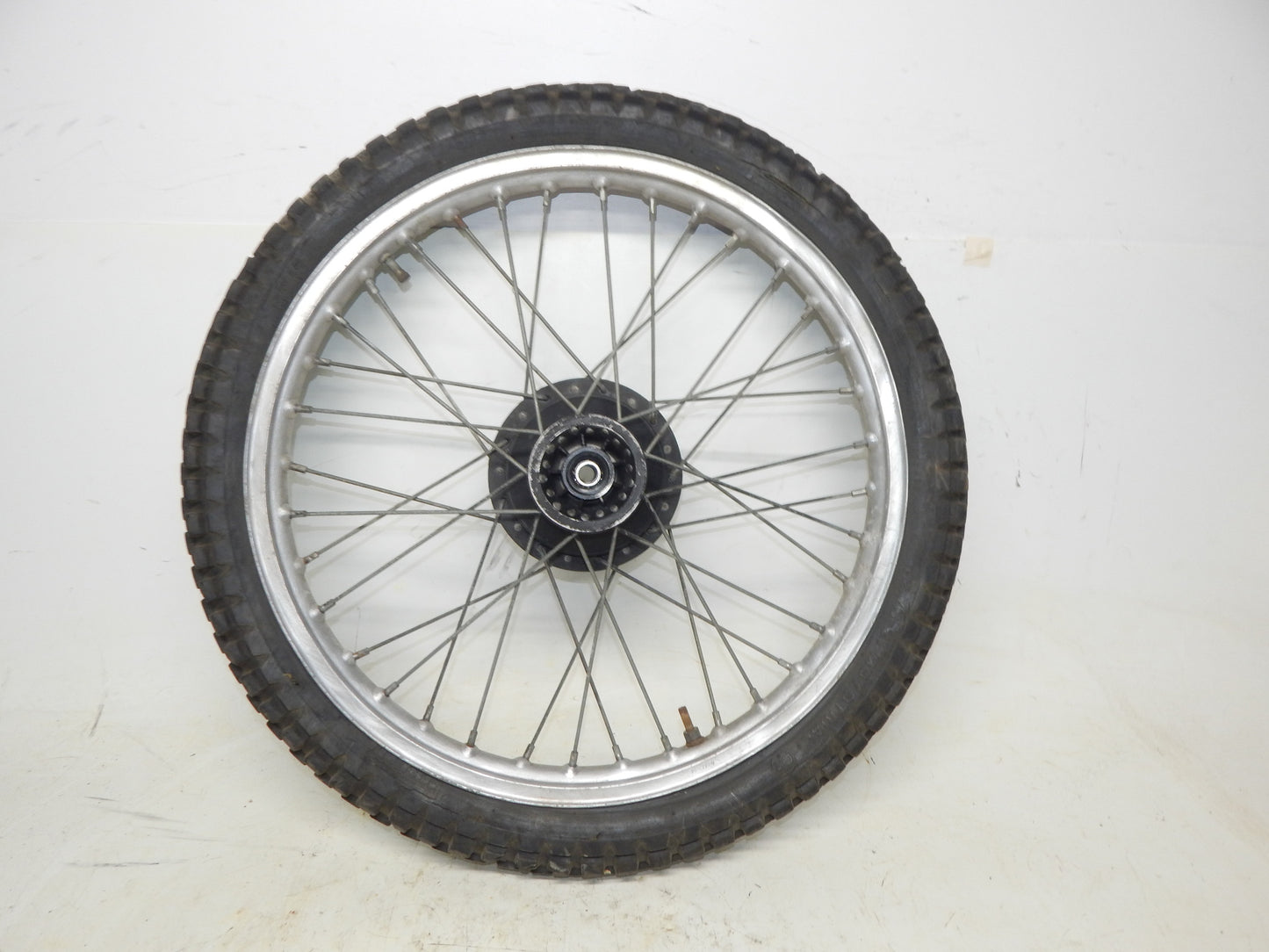 1981 BETA TRIAL 125 FRONT WHEEL 21" HUB AKRONT RIM SPOKES VINTAGE ITALY - MotoRaider