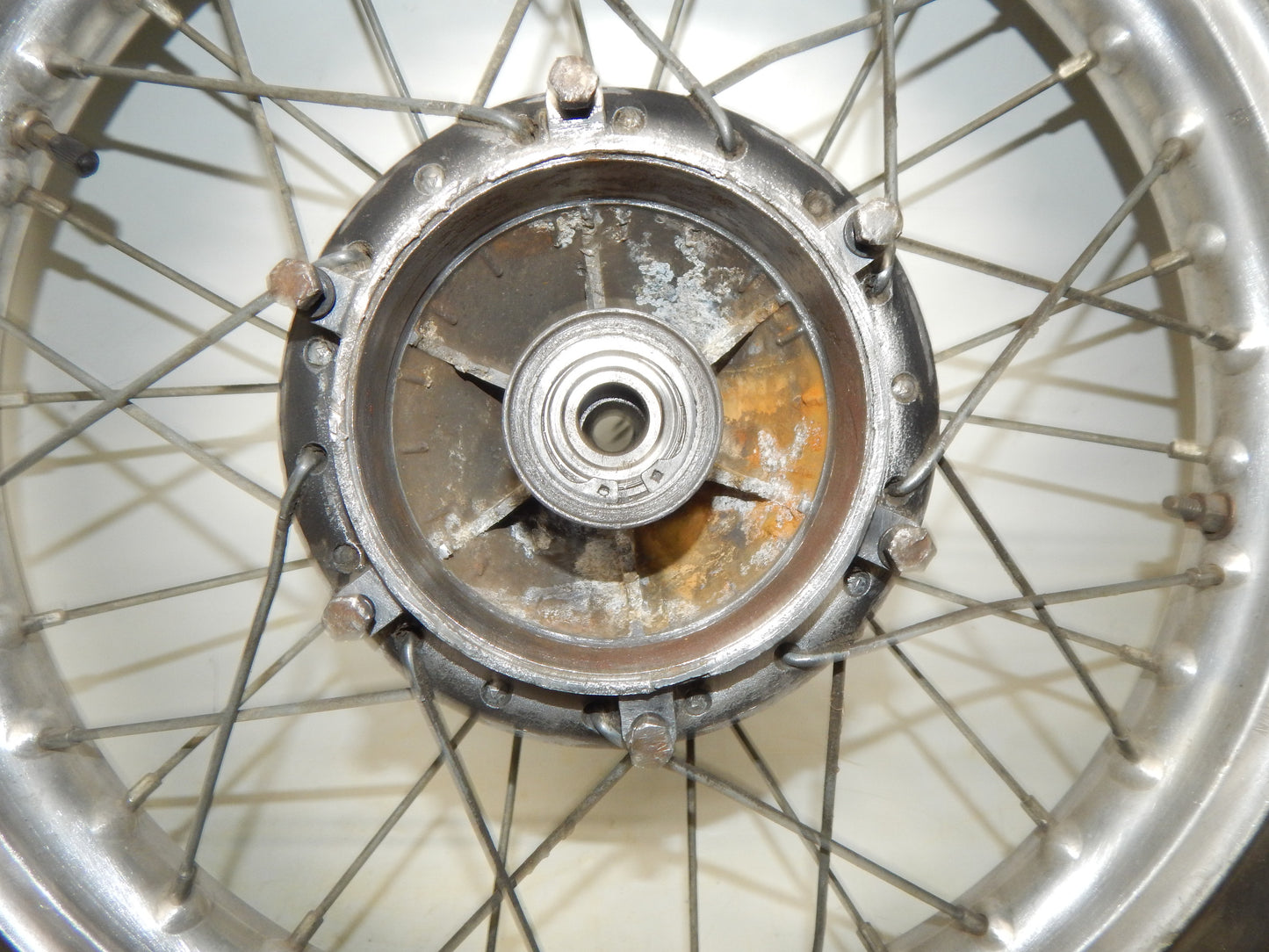 1981 BETA TRIAL 125 REAR WHEEL 18" HUB AKRONT RIM SPOKES VINTAGE ITALY - MotoRaider