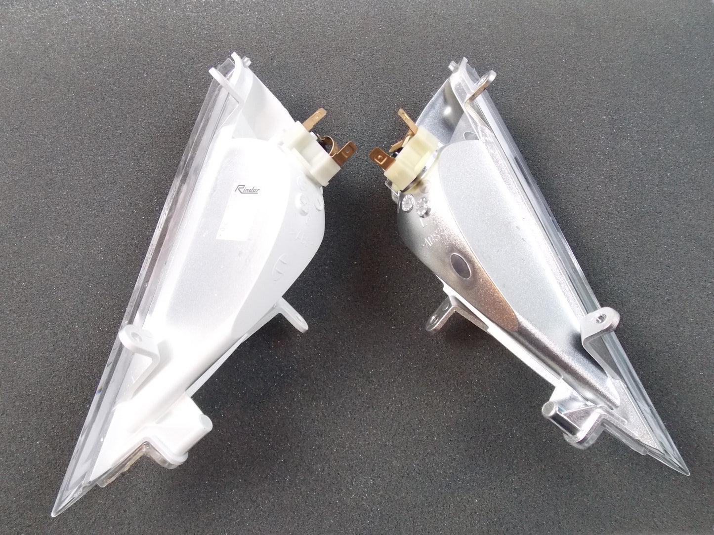 OEM MALAGUTI CIAK 150/ 150 4T / MASTER 200 4T LH RH FRONT INDICATOR 019.072.00 - MotoRaider