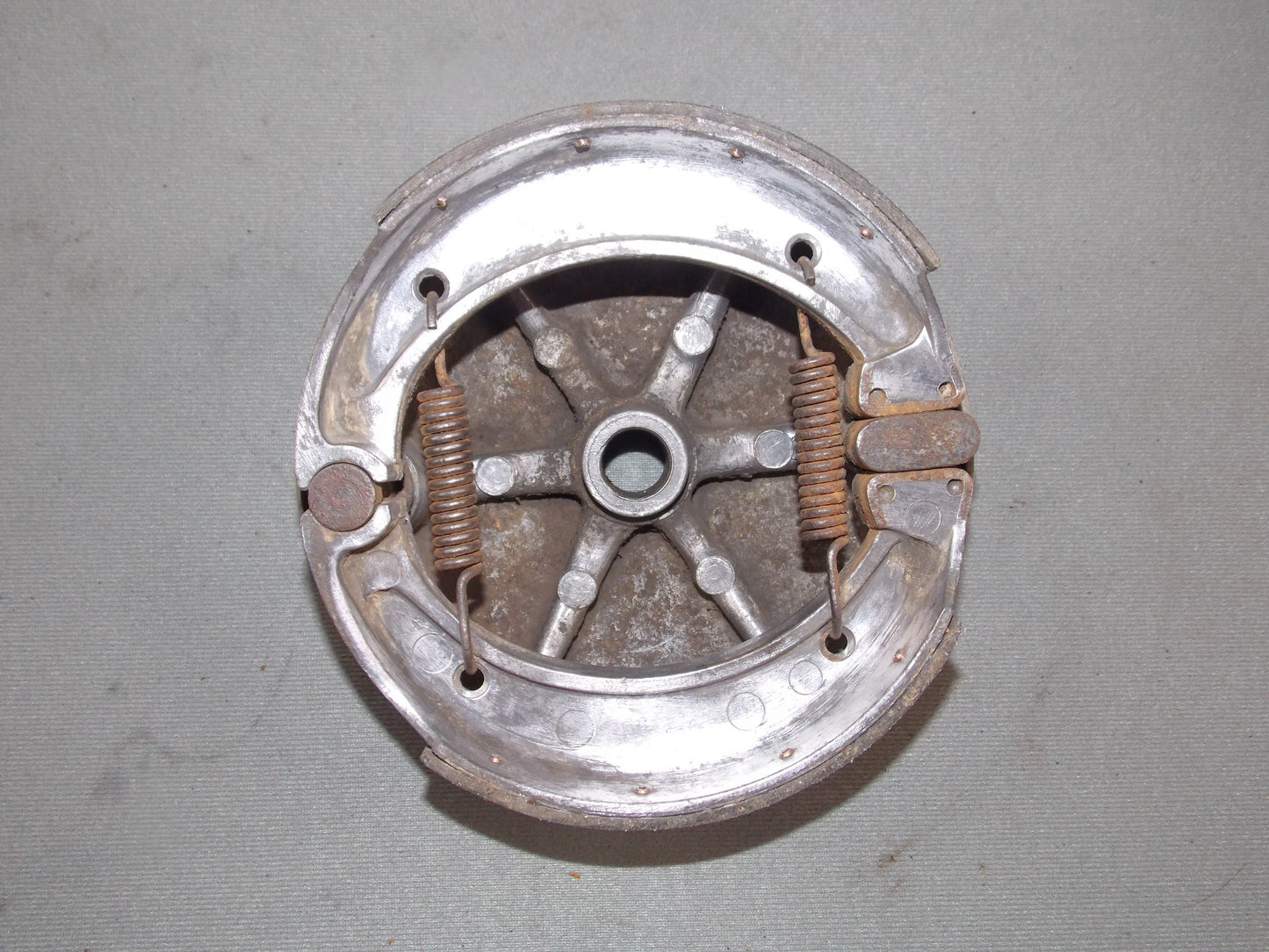 1973 PUCH GS 175 REAR WHEEL BRAKING HUB PLATE + BRAKE SHOES MC GS 125 175 - MotoRaider