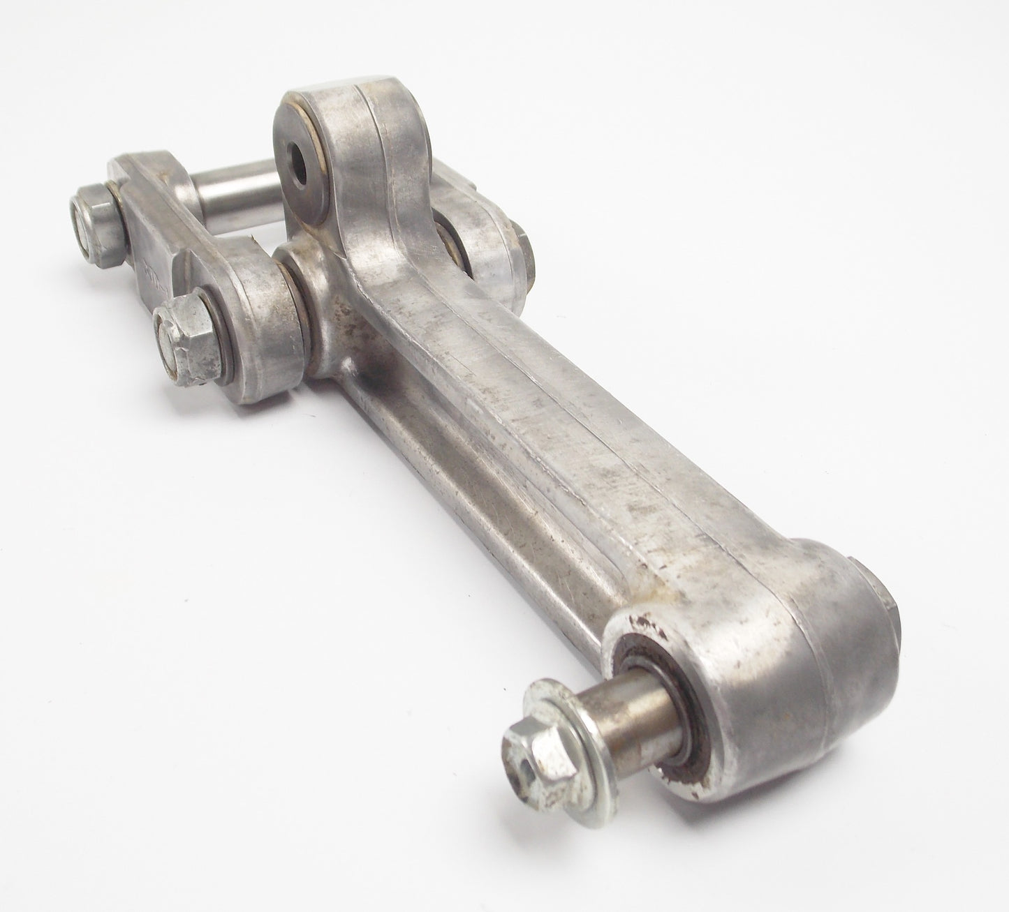 1990 YAMAHA YZ125 SWINGARM RELAY ARM SHOCK MOUNT CONNECTOR 3JD-2217F 3JD-2217A - MotoRaider