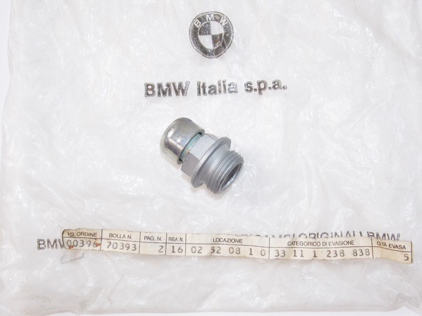 NOS OEM BMW 76-96 R100CS/RS/RT/65/LS/80 SCREW PLUG WITH VENTILATION #33111238838 - MotoRaider