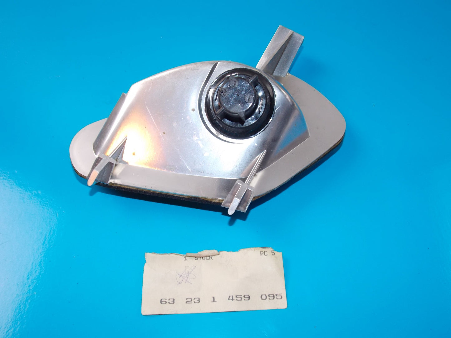 NOS OEM BMW 84-97 K 100 LT/RT/1100LT/75 LEFT TURN INDICATOR 63231459095 - MotoRaider