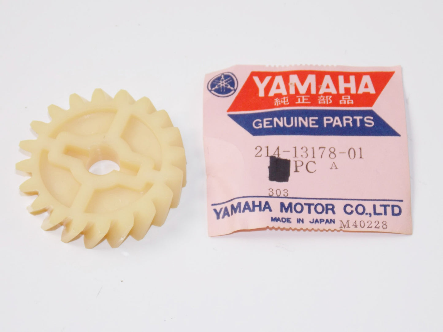 NOS OEM YAMAHA 68-72 DT1/B/S/C/CMX RT1/M/B/MX RT2MX GEAR PUMP DRIVE 214-13178-01 - MotoRaider