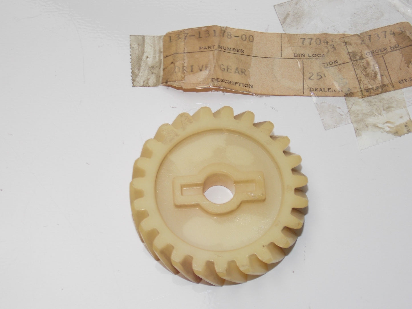 NOS OEM YAMAHA 65-66 YA6/B GEAR PUMP DRIVE 137-13178-00 - MotoRaider