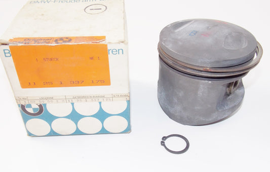 NOS OEM BMW 1976-1985 R100RS/7T/RS/RT/S/T PISTON + RINGS 93.97 E=9.5 11251337175 - MotoRaider