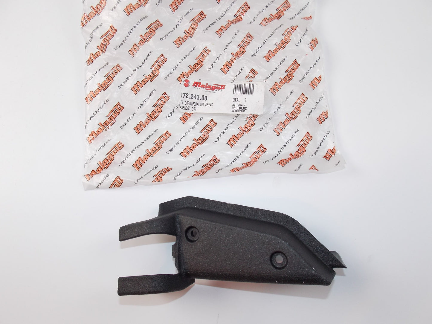 NOS OEM MALAGUTI PASSWORD 250 Euro 3 COVER PEDAL 072.243.00 - MotoRaider