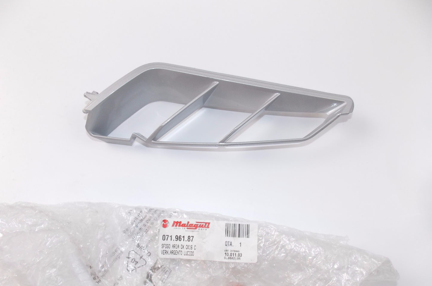 NOS OEM MALAGUTI CK16 C RH AIR VENT SILVER POLISHED 071.961.87 - MotoRaider