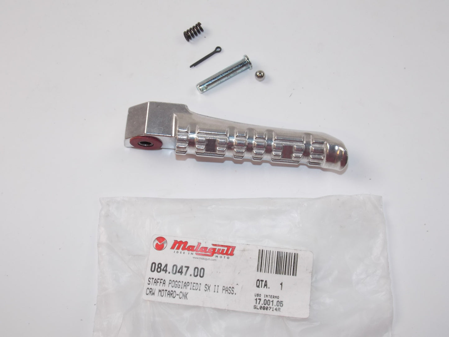 OEM MALAGUTI XSM 50 SUPERMOTARD Kat Euro 2 LH PASSENGER FOOTREST+KIT 084.047.00 - MotoRaider