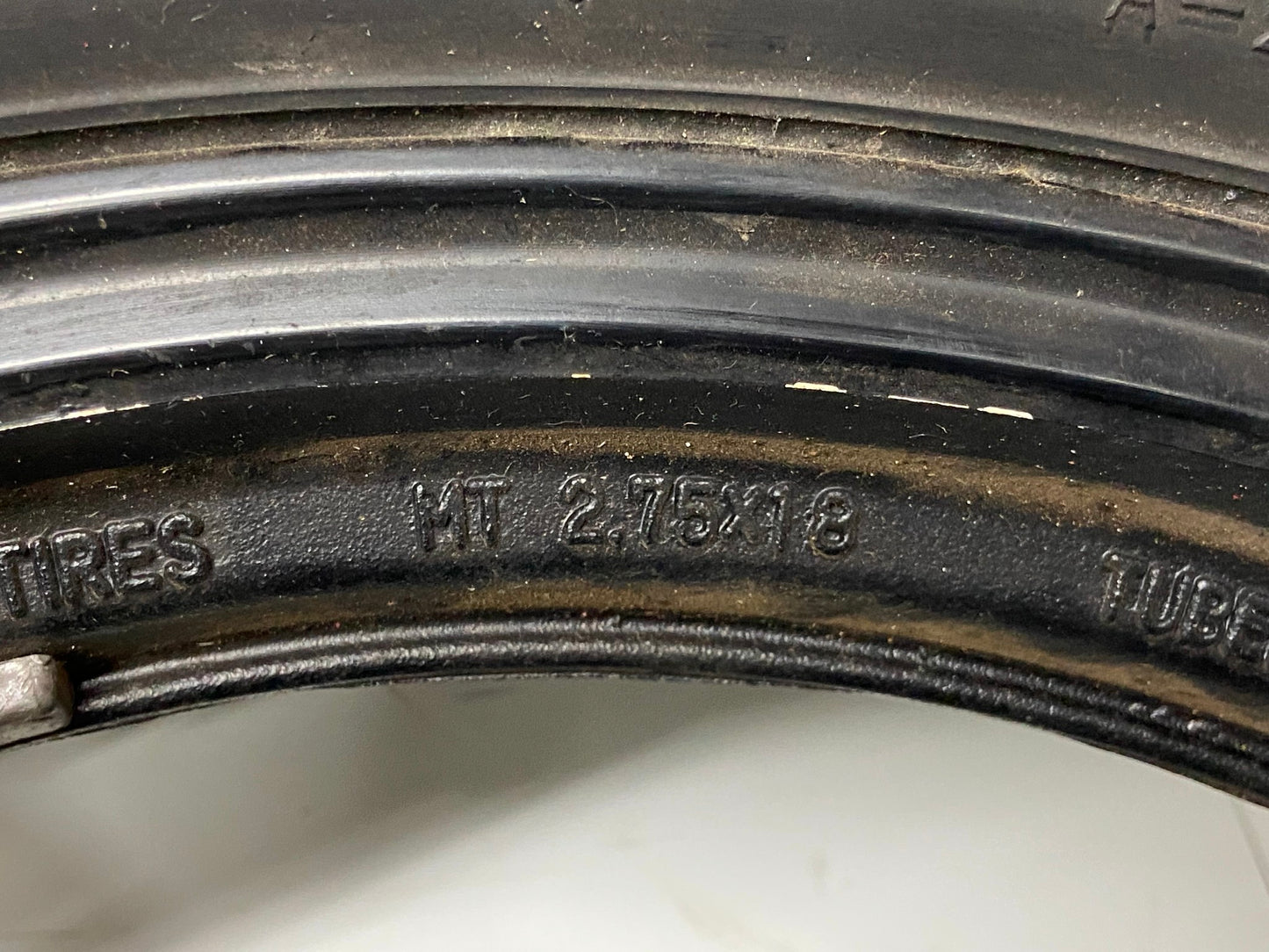 1990's YAMAHA 2.75-18 REAR WHEEL BLACK SPROCKET BRAKE DISC ROTOR TIRE VINTAGE - MotoRaider