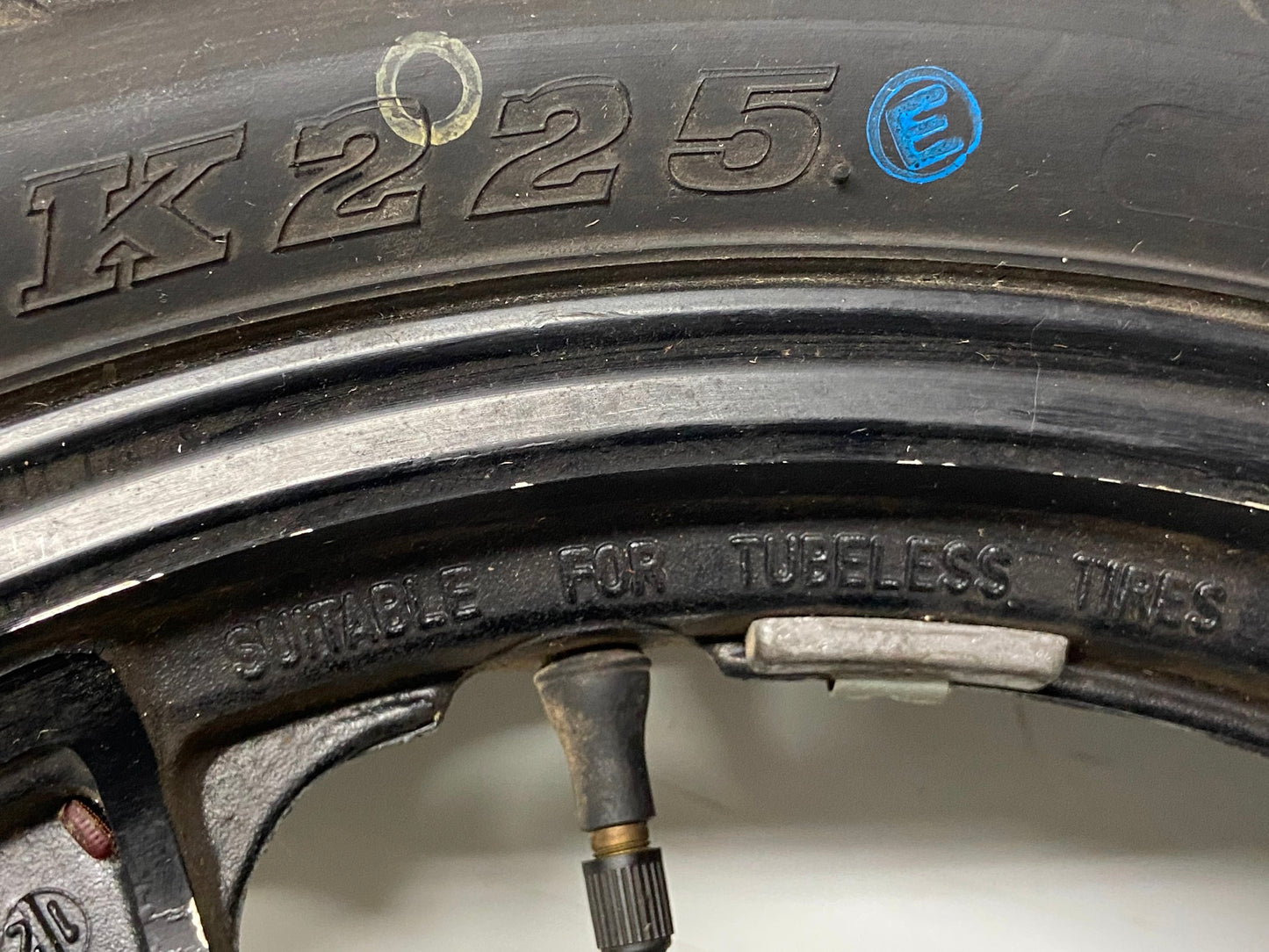 1990's YAMAHA 2.75-18 REAR WHEEL BLACK SPROCKET BRAKE DISC ROTOR TIRE VINTAGE - MotoRaider