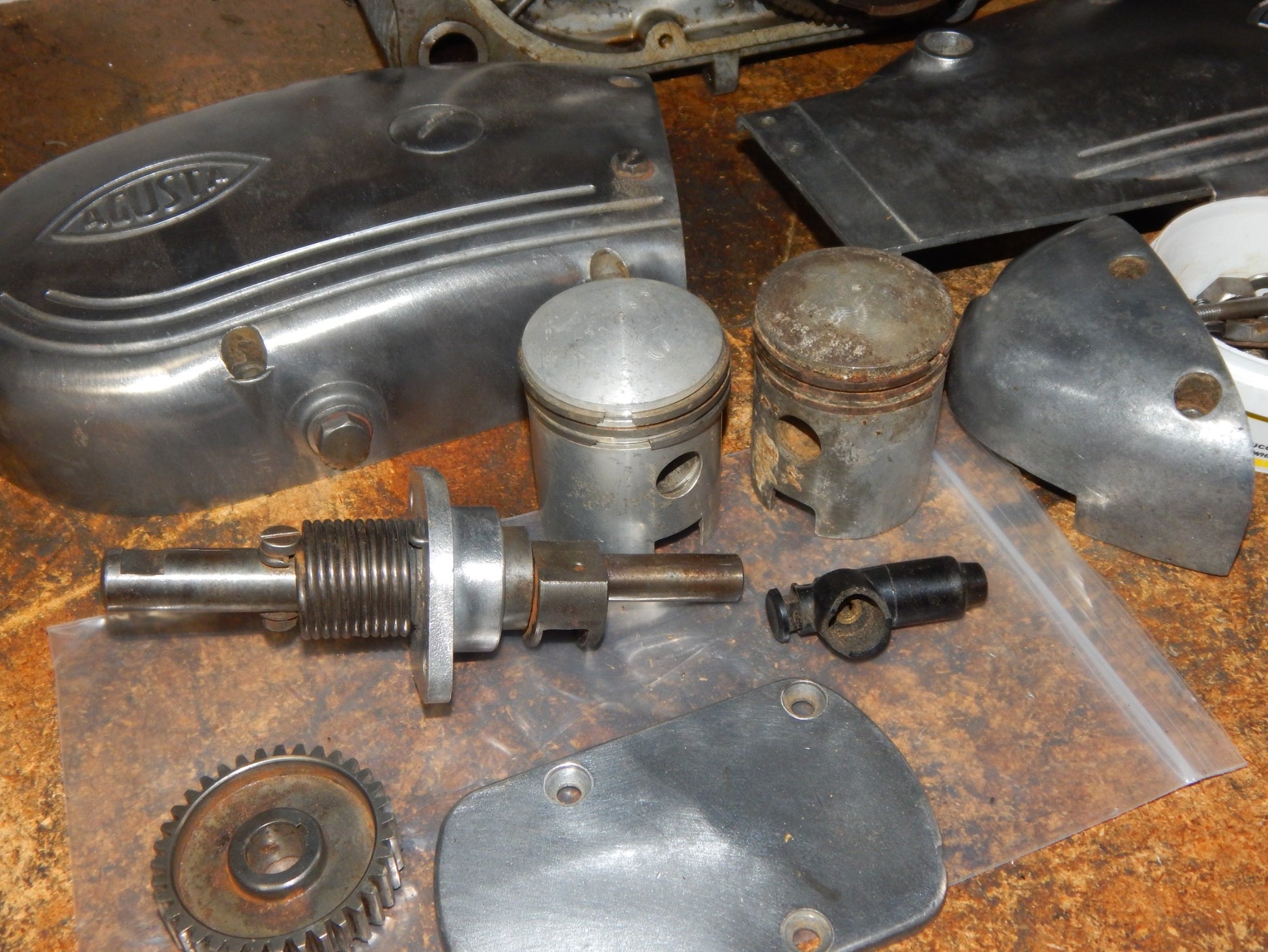1950's MV AGUSTA PULLMAN 125 ENGINE MOTOR 508486 CASES CYLINDER GEARS IGNITION - MotoRaider