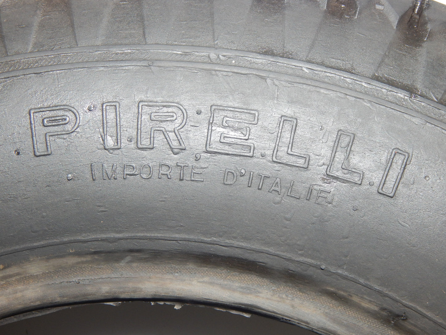 1930's VINTAGE AUTOMOTIVE PIRELLI AERFLEX STELLA BIANCA WHEEL TIRE 5.50 x 15 - MotoRaider