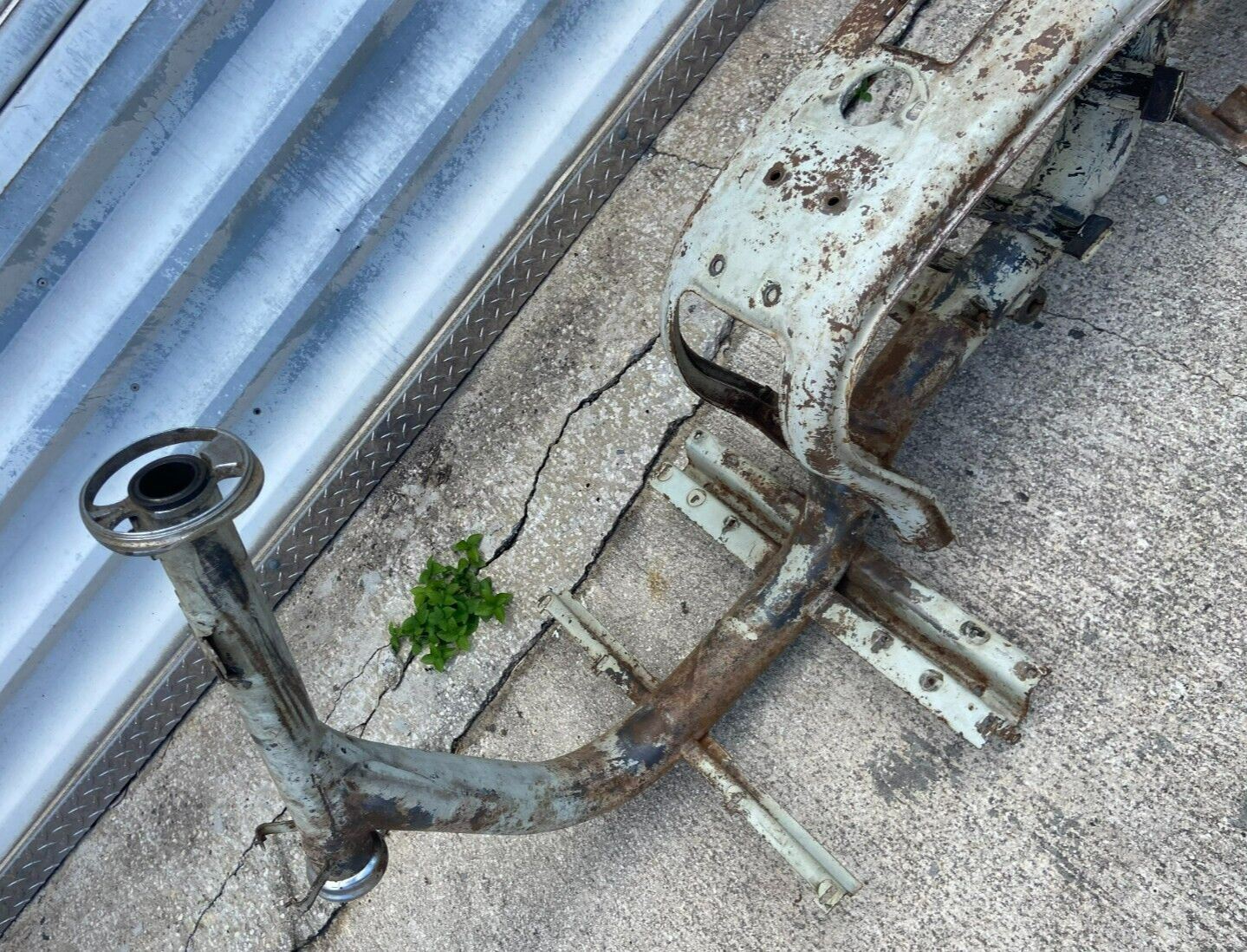 1960 LAMBRETTA INNOCENTI LI150 FRAME CHASSIS VINTAGE ITALIAN SCOOTER - MotoRaider