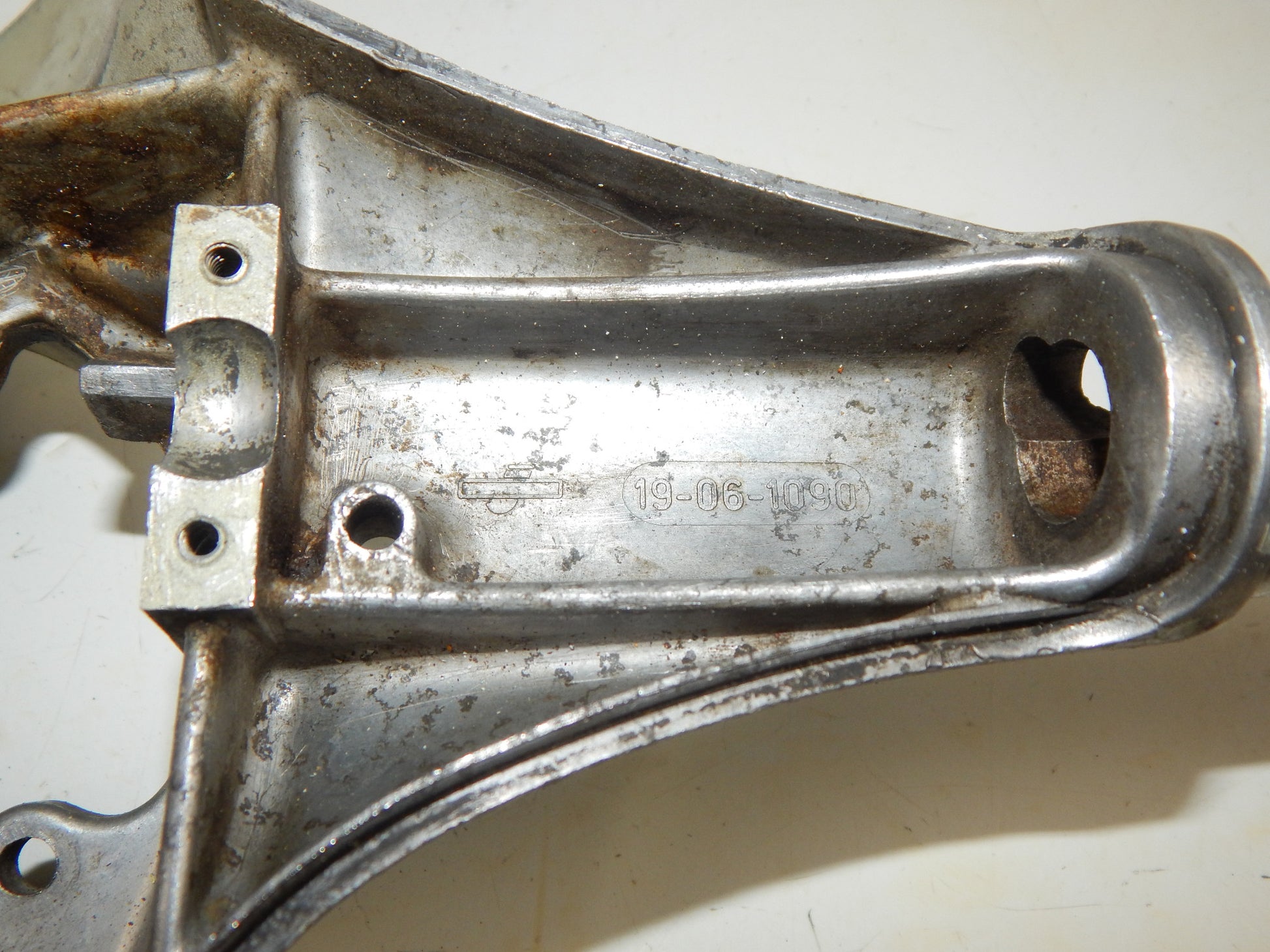 1960 LAMBRETTA LI 150 HEADLIGHT HANDLEBAR TOP COVER TUBES 19-06-1090 VINTAGE - MotoRaider