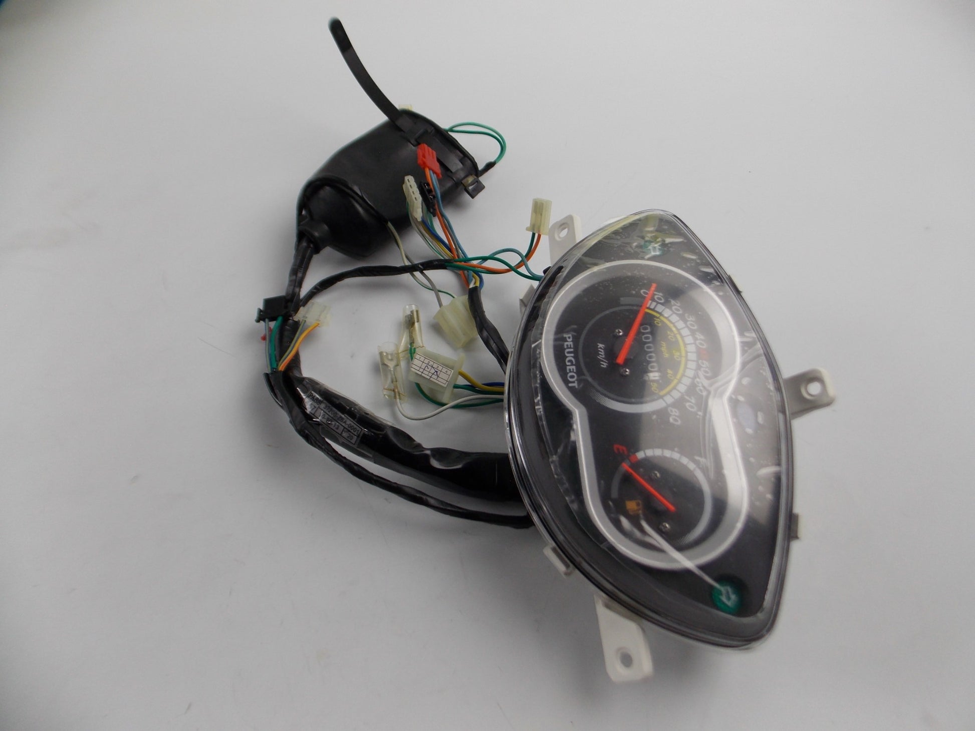 OEM PEUGEOT SCOOTER TWEET 50 TACHOMETER SPEEDOMETER 37200-Z6A-000 | 37200Z6A000 - MotoRaider