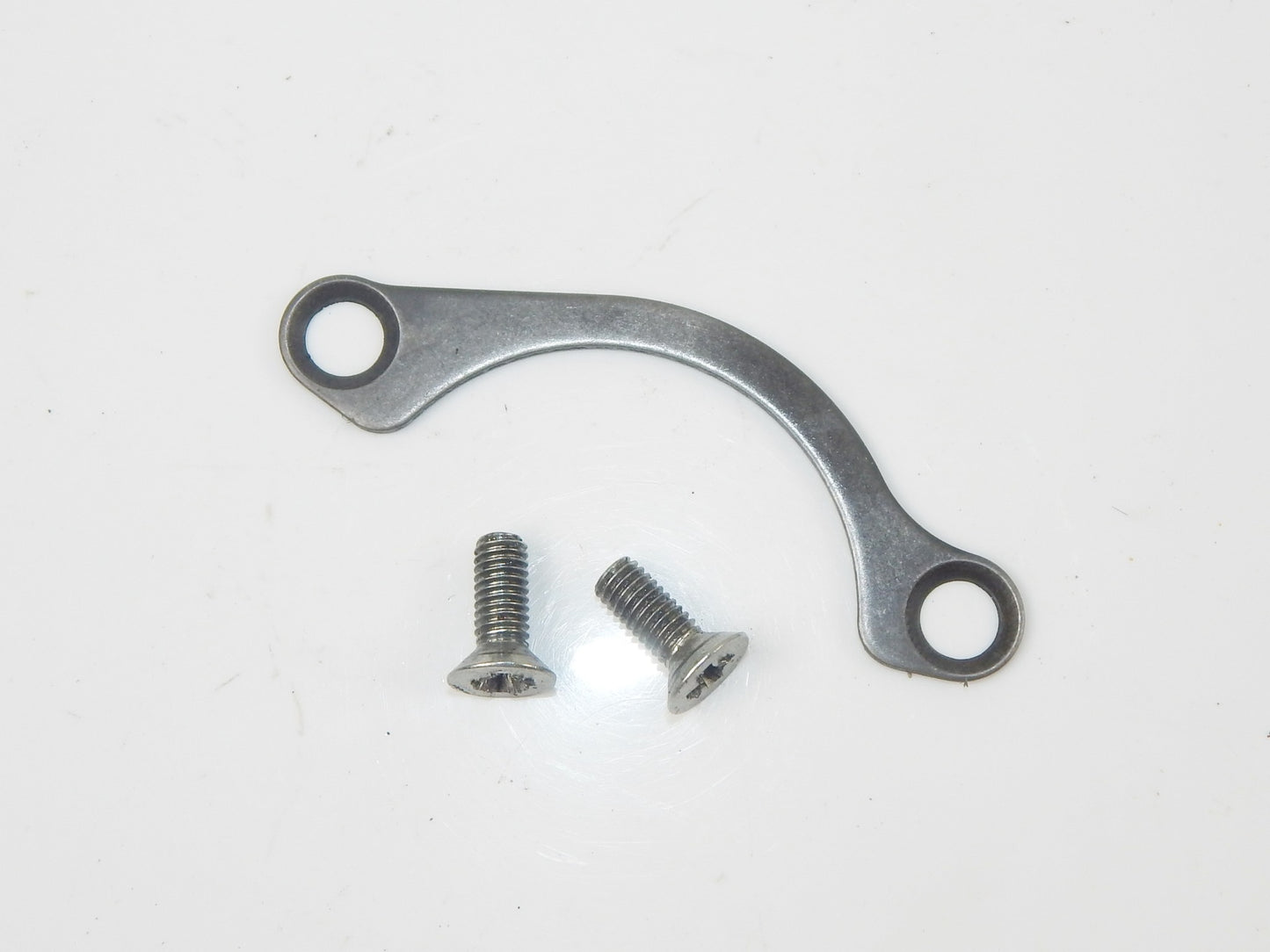 1986 SUZUKI GSXR 750 MOTOR ENGINE BEARING RETAINING PLATE VINTAGE - MotoRaider