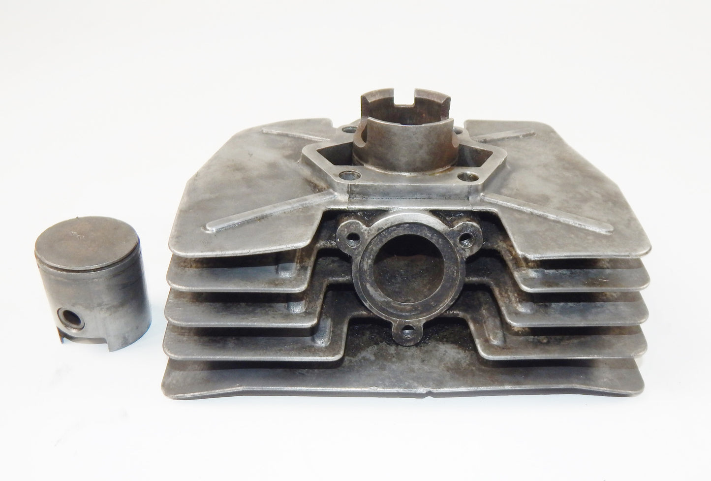1970's MINARELLI 50cc CYLINDER MOTOR JUG TOP END ENGINE BORE 38.60 mm  + PISTON - MotoRaider