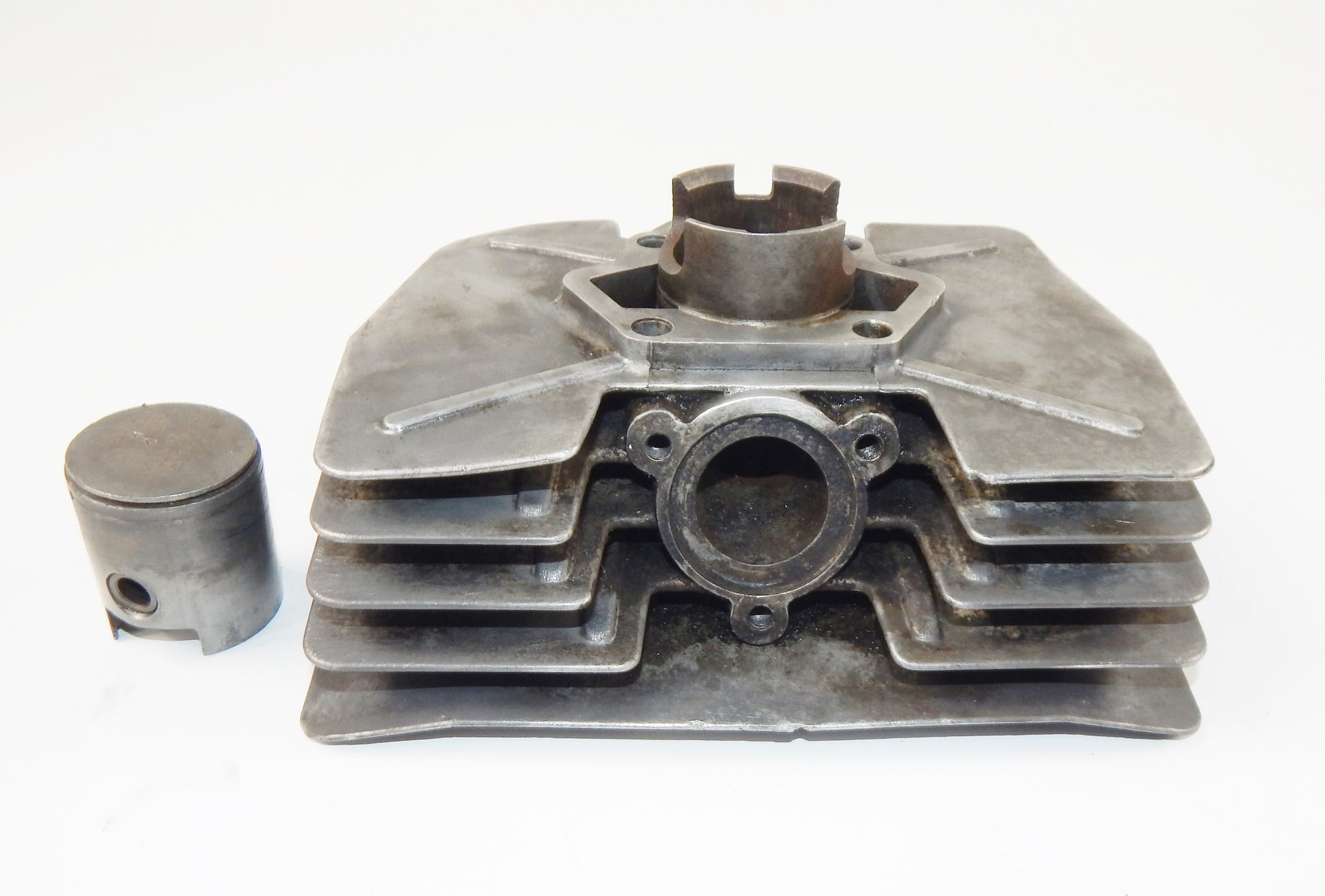 1970's MINARELLI 50cc CYLINDER MOTOR JUG TOP END ENGINE BORE 38.60 mm  + PISTON - MotoRaider