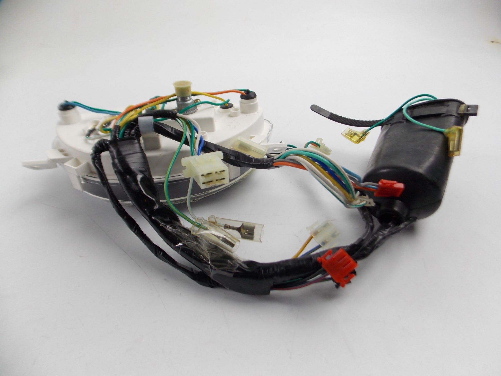 OEM PEUGEOT SCOOTER TWEET 50 TACHOMETER SPEEDOMETER 37200-Z6A-000 | 37200Z6A000 - MotoRaider