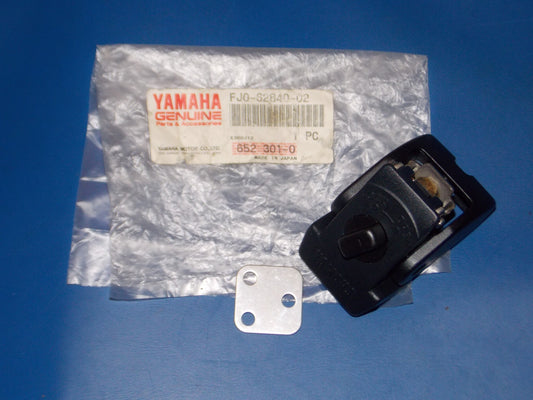 NOS  1993-97 YAMAHA WB700/760  WRA700/650  ENGINE HATCH LATCH ASSY  FJO-62840-02 - MotoRaider