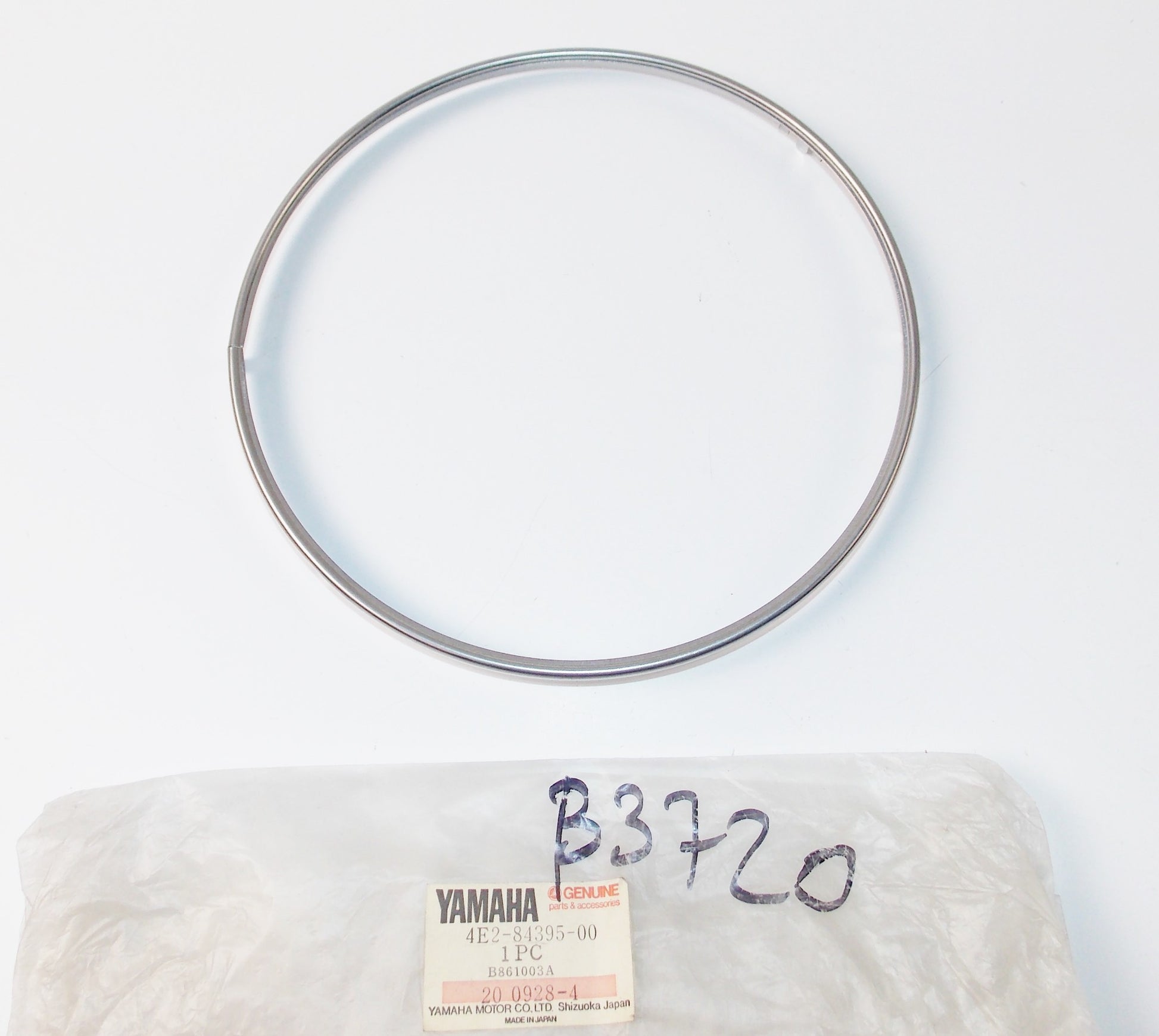 NOS OEM YAMAHA 1981 XV920RH | 1982 XJ650RJ/XV920RJ RING RETAINING 4E2-84395-00 - MotoRaider