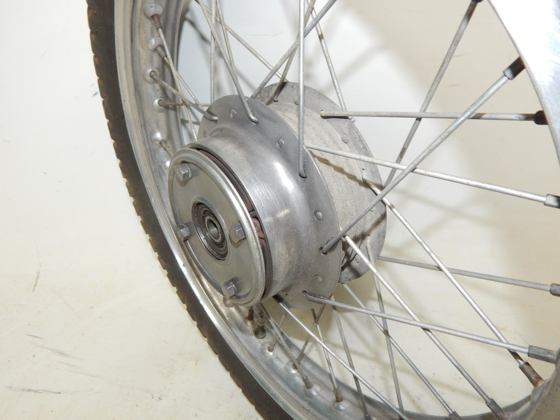 1970's GILERA GIUBILEO 125 REAR WHEEL 17" RIM HUB SPOKE VINTAGE MOTORCYCLE ITALY - MotoRaider