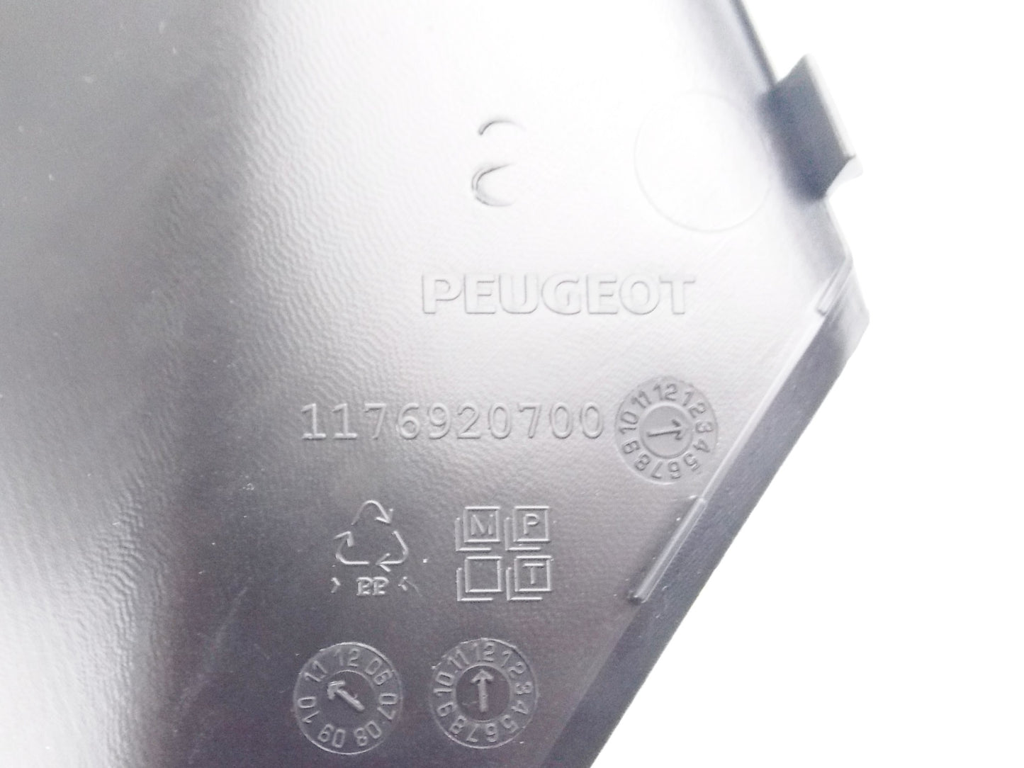 PEUGEOT 2008 2013 SCOOTER GEOPOLIS 250SC EU LEFT SPARK PLUG LID COVER 769207N - MotoRaider