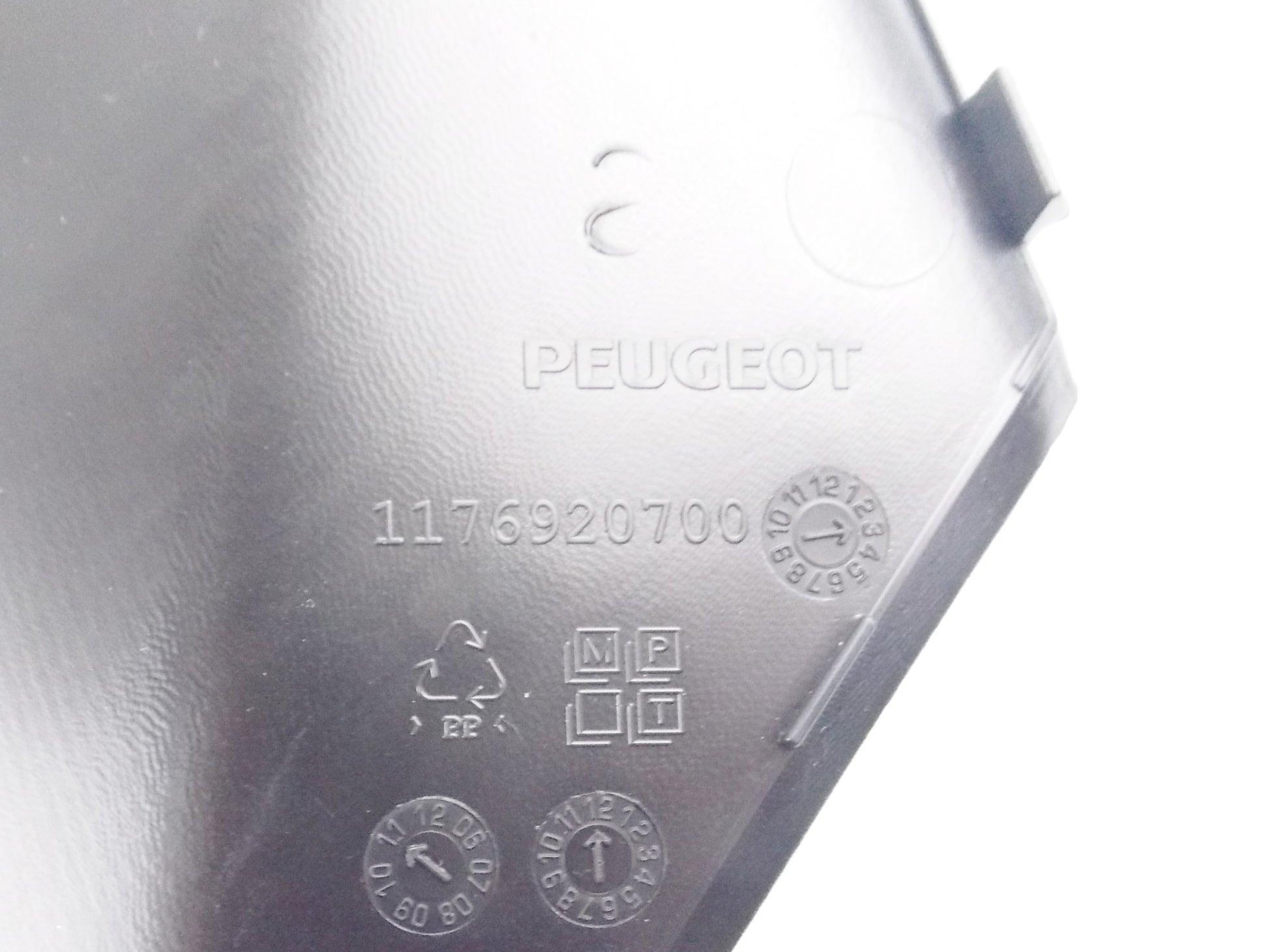 PEUGEOT 2008 2013 SCOOTER GEOPOLIS 250SC EU LEFT SPARK PLUG LID COVER 769207N - MotoRaider